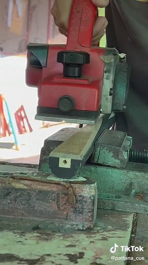 Mastering Woodworking with an Electric Planer