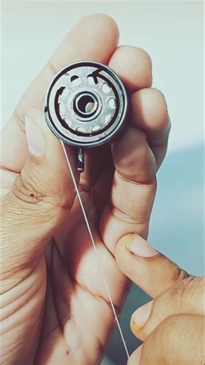 🛠️🧵How to put the bobbin inside the bobbin case. #sewing #machine #tips_and_tricks #diy #mtailor ...