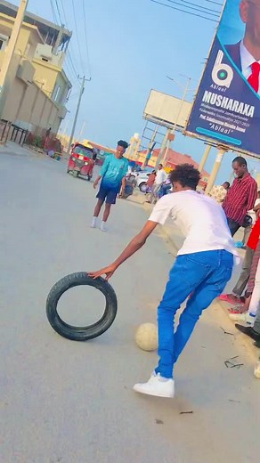 Tire Spinning Tricks on Busy Street