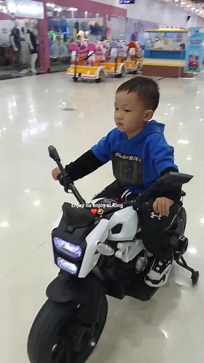 Happy ride King ❤️🤣 Enjoy na enjoy ang bata sa pagsakay ng electric motor 🛵😍 #happy #electricbike #MallAdventures | Madel Batnag