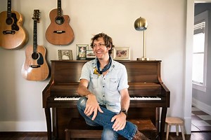 Mac Leaphart Ascends to Country-folk Greatness with 'Motel Breakfast' (ALBUM REVIEW) - Glide Magazine