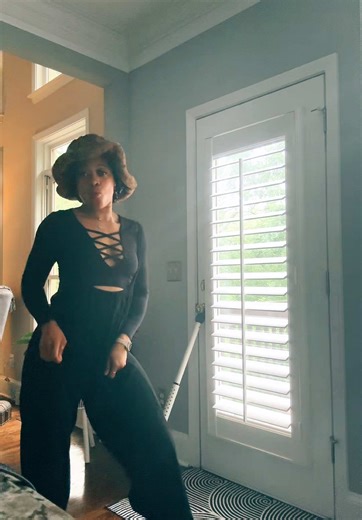 Twist the Top for Fun with Loose Screws