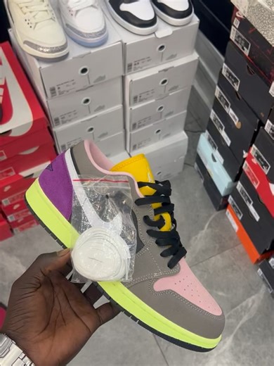 Rell_sneakers on Instagram: "Chaussures pour Tous les Styles – Découvrez Notre Collection #chaussurre #sneeker #vente #homme+221778741688🔌👣📞🇸🇳📦⛸🛼🌍"