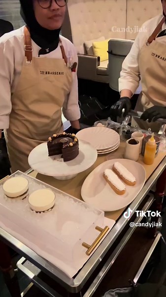 Pince, Fins & Chardonnay happening in @stregiskl @brasseriekl 📍 Every Sunday 6pm at The Brasserie Level 2. RM242nett per adult Rm125nett per child (Above 6 years old) RM316nett per adult including Wine Wagon You can also use my promo code SRKLCJPFC15 for 15% off from 15th June - 15th July 2025! • Menu • Freshly Baked Focaccia “Le Beurre Bordier” Brown Butter, Crispy Chicken Skin ~ Amuse Bouche ~ Scallop Tartar & Caviar Oscietra Caviar, Citrus Jam & Sago Cracker ~ First ~ Seafood Tower Boston Lo