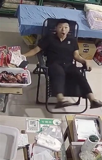 Prank men #funny #sleep #like #memes #humor #fail #prank #comedy #fun #shorts #mousetrap