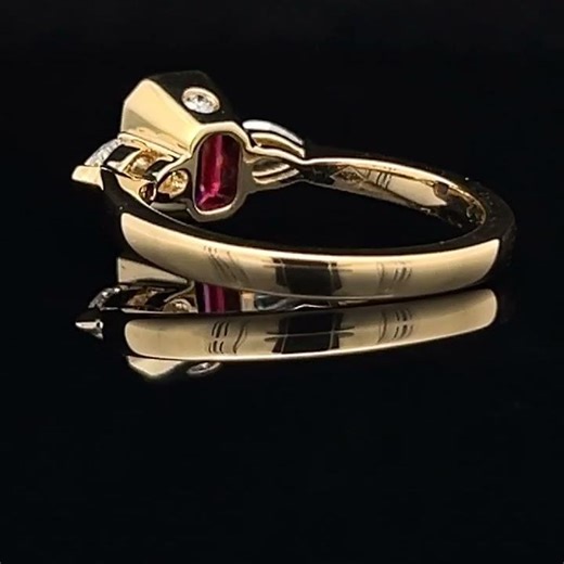 18k Yellow Gold Ruby Pirum Diamond Engagement Ring #designyard #rubyengagementring #engagementring