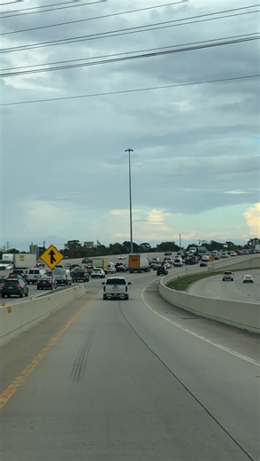5:50pm on Friday October 2nd!! Let’s see how long it takes from 610 and TC jester in north Houston to 45 and 517 in Dickinson! #houstonshaun #houstontx #heights #dickinsontx #magnoliatx