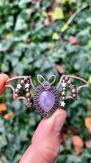 Celestial bat pendant ✨🦇 I made this piece using a gorgeous lavender kunzite stone, copper wire, & a mixture of brass and copper beads. This is my first time adding beads to the bat wings on this design. I’m especially fond of the magical little stars. ⭐️ What do you think? This piece will be available in today’s shop update at 7:00 pm EST along with 11 other cuties I made this week. 🥰 • • • #jewelrymaking #wirewrapping #bats #halloween #artprocess #halloweenjewelry #lavenderkunzite #wirewrapp