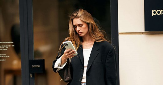 Cómo llevar vaqueros en 2025: 10 looks modernos, elegantes y nada aburridos