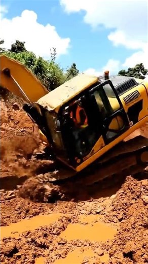 Unbelievable! JCB Operator's Biggest Mistake Caught on Camera #jcb #excavator #shorts