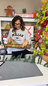 148K views · 777 reactions | A quick guide to using 21 inch deco mesh and a work garland to craft a table decor base. | BBCrafts | Facebook