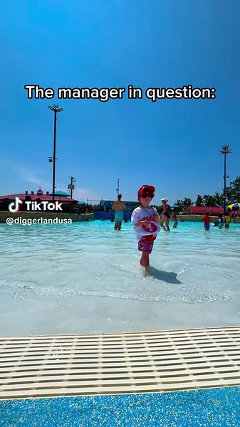 The cutest manager (in training) at #DiggerlandUSA !🤩 #newjersey #waterpark #waterslides #themepark #construction #njmom #travel