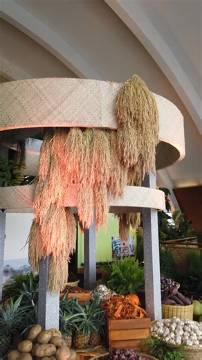 Bimo Aryo Seno on Instagram: "Every story deserves a beautiful beginning This traditional market setup was created for the launch of a remarkable Trilogy book of “Nasi , Soto & Sambal “ — a journey of purpose and perseverance brought to life through thoughtful decor experience . It takes readers on a culinary journey through the richness flavors of Yogyakarta . It’s not just a collection of recipes but a heartfelt homage to its roots, celebrating the vibrant food culture in every dish. Authorize