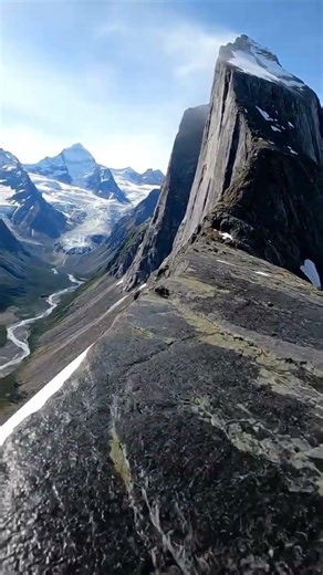 In Canada, this hidden gem in Nunavut #travel #Canada