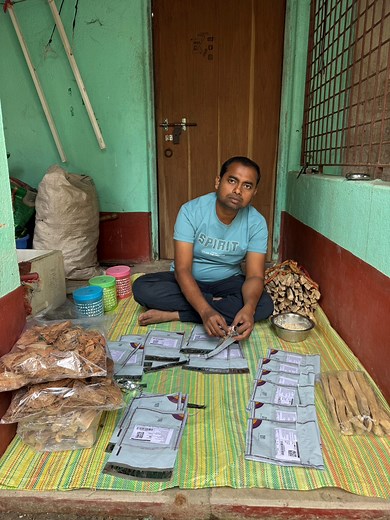 482K views · 5K reactions | Meesho তে e-commerce বিজনেস করলে প্রচুর রির্টান আসবে, চতুর্থ দিনে আমার 18টা এসছে, তবুও বছরে টার্গেট 50/- হাজার টাকা❌ | Deba & Poli | Facebook