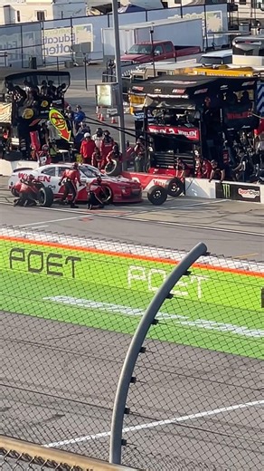 Jesse Love No. 2 Pit Stop After Getting Spun | NASCAR O’Reilly Series at Darlington Raceway 🏁⚠️