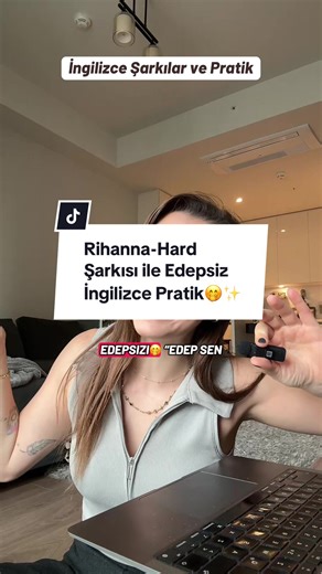 Edepsiz #ingilizcepratik dediğime bakmayın siz, bir yandan da böyle #ingilizcekelime ve kullanımları bilmemiz gerekiyor ki sohbetlerde yeri geldiğinde #ingilizcecümle kurarken yanlış anlaşılmayalım 🤭✨ Ben de spor yaparken #ingilizceşarkılar dinleyeceğim diye hep 2000-2010’larda bu edep seviyesiyle takılıyorum 😂 Varsa bir yanlışım arayınız ahdhsgag Ailenizin #ingilizceöğretmeni ✨🫶🏻
