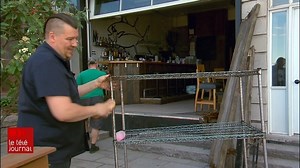 Vous croyez avoir rencontré l’âme soeur juste à temps pour la fête de la Saint-Jean-Baptiste? Tant mieux, mais vous pourriez être séparé de l’élu de votre coeur par un plexiglas lors de votre tout premier rendez-vous galant au restaurant. | ICI Québec