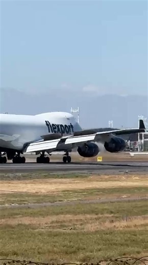 Boeing 747-46NF de #Flexport, operado por #atlasaircargo, atterizando en la Pista 17R de SCEL ✈️. 📹: d.znieel #Avioneschilespotting #Boeing747 #scel #atlasaiecargo #photo #photography | Aviones Chile Spotting