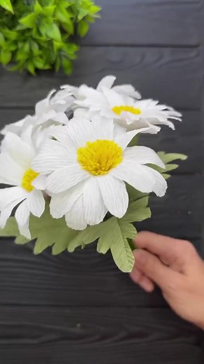 Amazing Crepe Paper Flowers DIY Daisy #papercraft #crepepaper #diy #tutorial #paperflower
