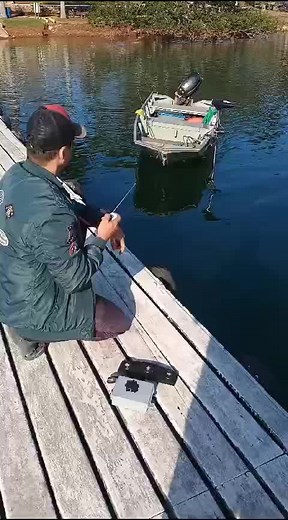 que tal VC adaptar um sistema de controle remoto para seu motor elétrico do seu barco #pescado #autobo #autoboat #pescaesportiva #foryou #pescaesportiva #autoboatsfishing #pescaesportivabr #pescaria #