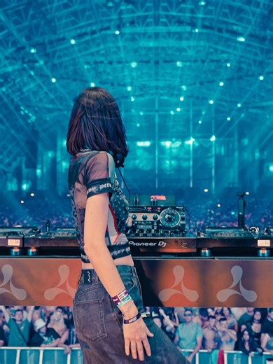 Amelie Lens on Reels