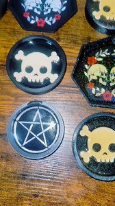 Look at these 3d printed feeding bowls for my deaths head hawk moths! 💀 I absolutely love them | Jumping spider & Moth life