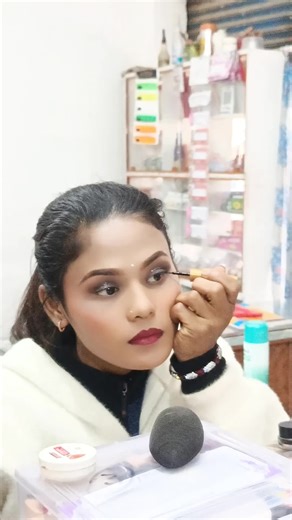 Smokey Eye Makeup Tutorial for Students