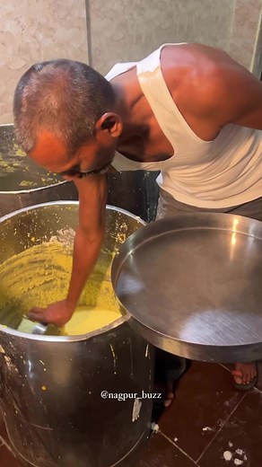 1.1M views · 11K reactions | Art of Making Gujarati Khaman Dhokla朗 #gujaratifood #gujarat #khamandhokla #jalaram #surat #indianstreetfood #nagpurbuzz | Nagpur Buzz | Facebook