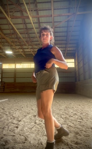 𝑀𝒪𝒱𝐸 𝒯𝐻𝒪𝒮𝐸 𝐻𝐼𝒫𝒮! Try this exercise on the ground, and then on your horse at walk. (Trot and canter feel a little different, but there is still a diagonal feel) This diagonal movement through the seat taps into the inside hind. This feel is much more pronounced in lateral work, but even on circles it’s nice to have a hint of this feel. | Rudy Horsemanship