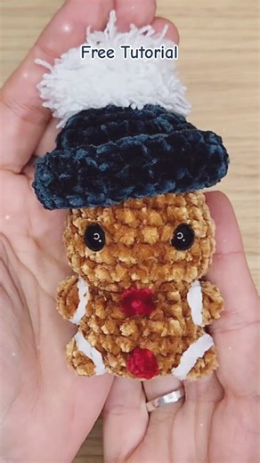 Mini Gingerbread Man Crochet 🍪🎄 #freepatterns #gingerbread
