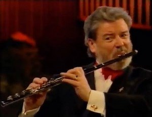 Music for your Monday from Brian Boru’s March with the Ulster Orchestra, conducted by Mathias Bamert 🎶 ⁣⁣ ⁣⁣ ⁣https://www.youtube.com/watch?v=RTDTfWDj8aU&feature=youtu.be | Sir James Galway