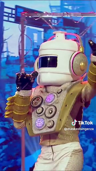 Robot dug in the archives for this! 🔥 #MaskedSingerSA #FYP #ForYou #TVshow #Trending #MphoPopps #Entrance #BTS
