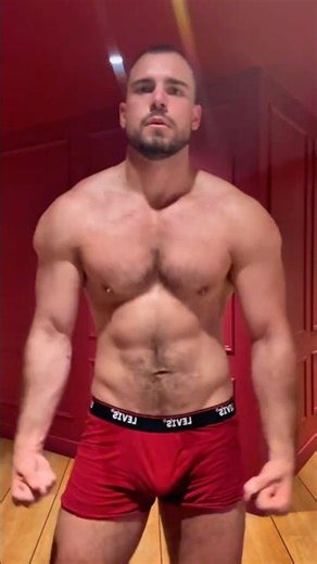 Friday flex 💪 #Shorts #flex #muscles #gym