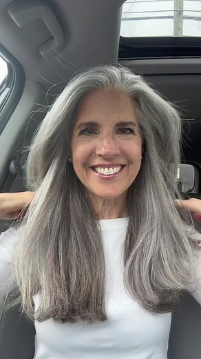 Grey Silver = more fun 🩶🤍 #newhair #silverhair #saltandpepper #saltandpepperhair #greyhair #greyhairdontcare #naturalhair #growingoldgracefully