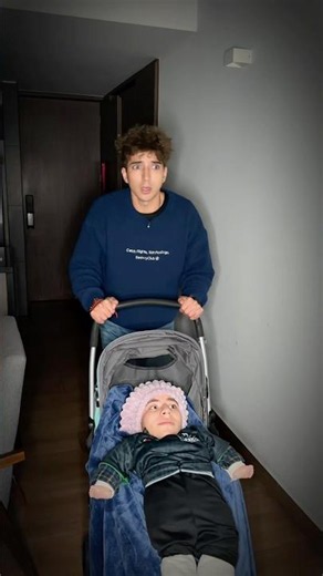 POBRE BEBÉ 👶 SE LE APARECIÓ UN FANTASMA 👻 in