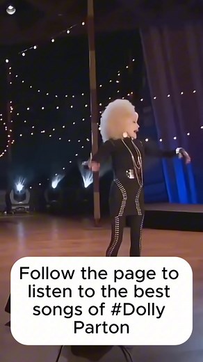 DOLLY’S PROUD MOMENT – DOLLY PARTON 2003 🌟💖 A shining memory from 2003 as Dolly Parton beams with pride, celebrating her incredible journey of music, heart, and hope. A true icon in every sense! ✨🎶 👉 Follow our page for more unforgettable Dolly moments! #DollyParton #CountryMusic #ProudMoment #MusicLegend #ClassicHits | Just Love Country Music
