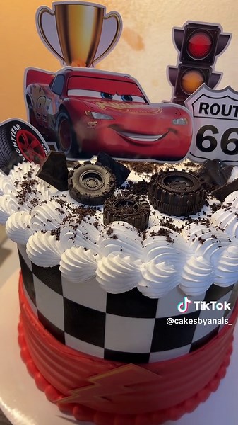 Stunning Cars Cake Inspired by Lightning McQueen