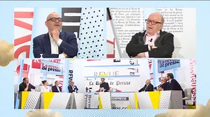 Léon Zitrone au vaccinodrome ! On se retrouve avec Michel Guidoni et toute la bande lundi à 20h55 sur Paris Première pour une nouvelle Revue de Presse. | Jérôme de Verdière