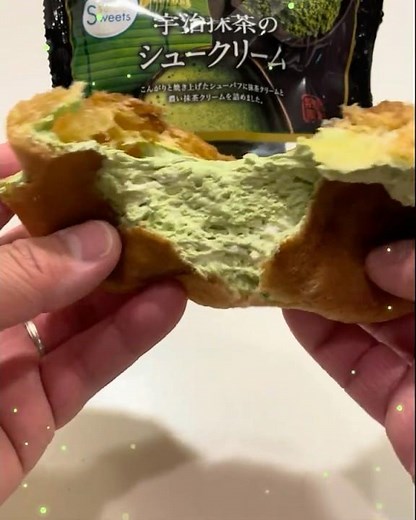 濃い抹茶のシュークリームがイオンスーパーさんのセレクトスイーツから販売されてました！#シュークリーム #sweets #shorts