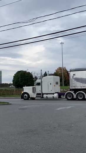 Peterbilt Straight Pipe: Engine Brake Prank Call