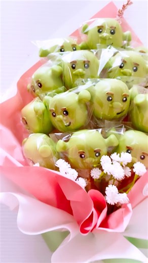 13 reactions · 9 comments | Ogres have layers … 殺 • • • We made this #Shrek cake pops for Jessica and gotten so much love for it on our stories. But the best news is when her daughter loves it just as much . 殺 I’m always grateful for our regular customers .. throughout these years, you guys have been consistently backing us up. It’s been lovely having your children grow up with our creations #spbbouquets  | Sugar Pop Bakery | Facebook