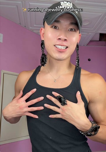 ✨ DRAG QUEENS, DRAG ARTISTS, PERFORMERS ✨ Looking for custom jewelry, statement sets, body jewelry, pasties, br@stplates, or rhinestones? 💎 👑 Elea’s Closet is your one-stop shop for all your drag looks & stage-ready sparkle! #DragQueens #DragArtist #CustomJewelry #DragLooks #EleasCloset