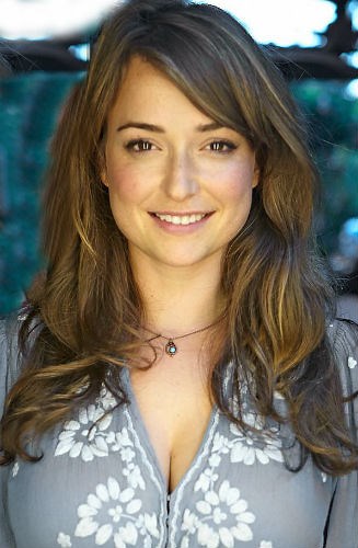 Milana Vayntrub: Bio with Age, Height, Measurements & Family