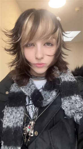 Emo Hair Trends and Swag Styles