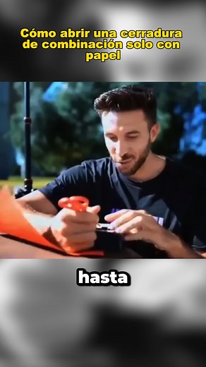 Descubre cómo algunos candados de combinación pueden abrirse manipulando los diales con un simple pedazo de papel. Una demostración sorprendente que revela una vulnerabilidad poco conocida. ¡No intentes esto en candados que no sean tuyos! #reelsviralシfb #fisica #fblifestyle #viralpost #datoscuriosos | Mundo Científico