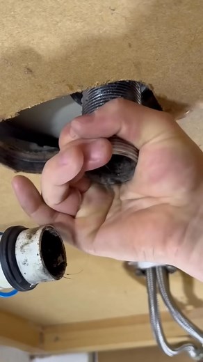71K views · 231 reactions | How to fix a stuck sink plug!#facebookpost #plumbing #trend | Plumbing work | Facebook