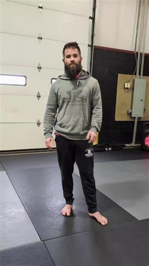 Endeavor Defense & Fitness on Instagram: "Tuesday Tip: Pre Assault Cues We communicate A TON through body language. That goes for attackers too. Here's four common things we see right before a sudden attack: 1️⃣ Target Glancing 2️⃣ Facial Grooming 3️⃣ Picking 4️⃣ Hiding Hands/Hands in Pockets or Bags A LOT of personal protection takes place before the fight. Want to learn more? Come try a self defense class and learn how to stay safe this holiday season! #preassaultcues #precontactcues #kravmaga