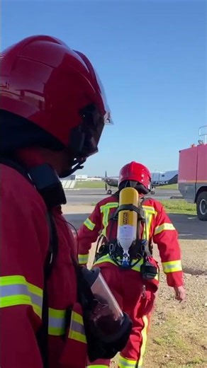 Aircraft fire response: the firefighters' first actions #jobs #firefighters #airport