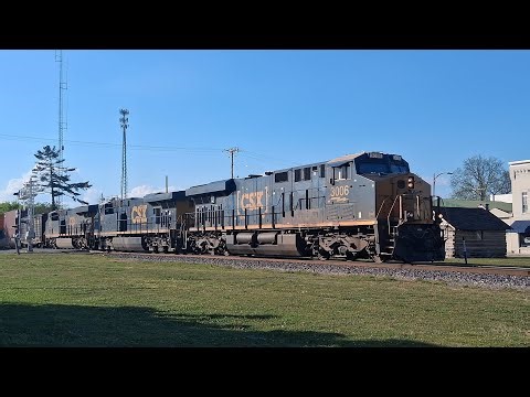 Csx 3006 leads stack train with geometry boxcar